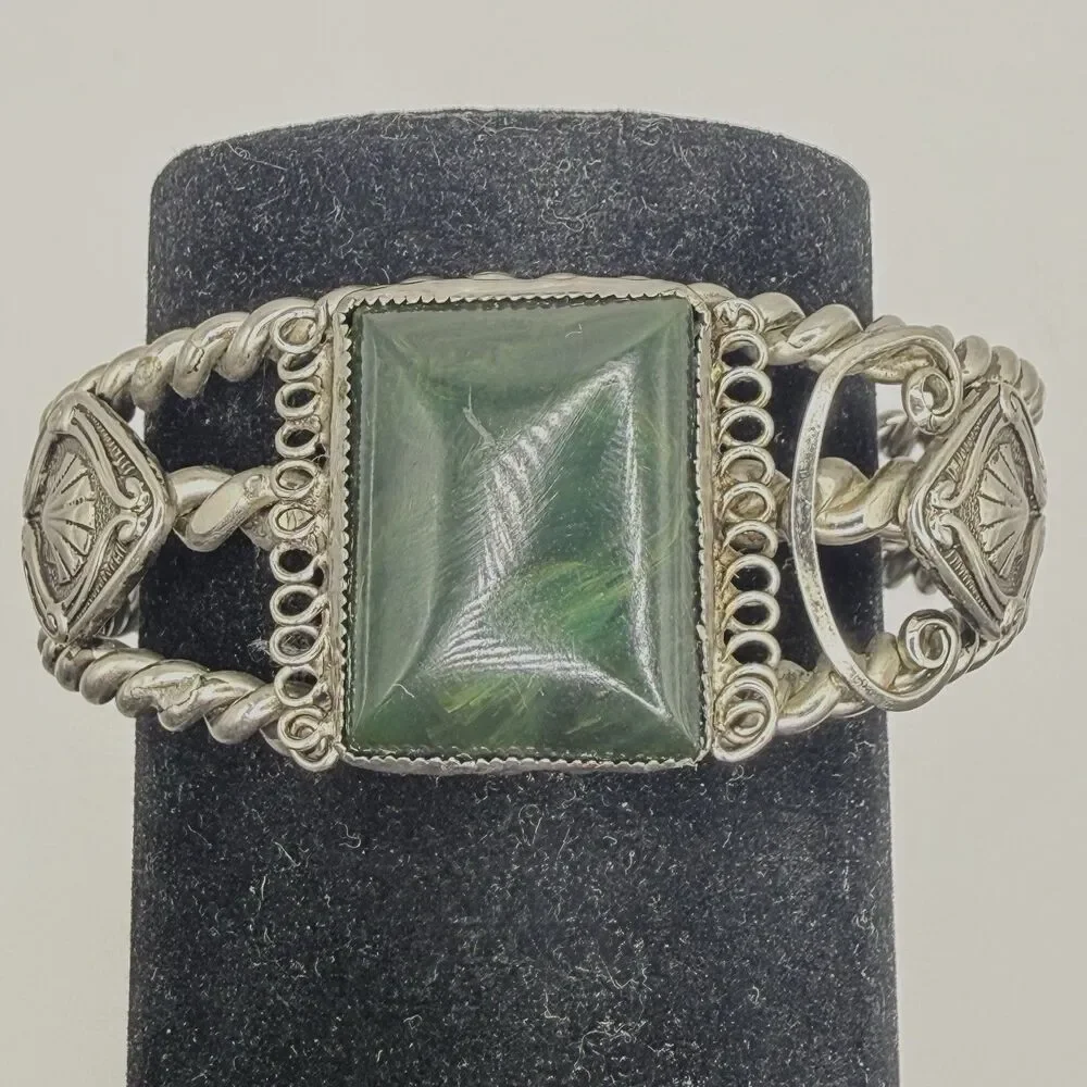 Vintage Marbleized Green Bakelite Filigree Cuff Artisan Bracelet Silver Tone